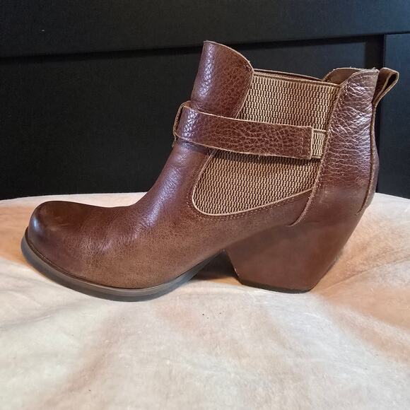 Korks by Kork-Ease brown chunky heel strap leather ankle boots booties size 9.5 - Picture 6 of 12